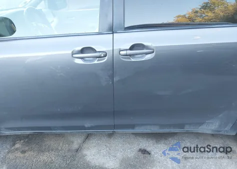 2015 Toyota Sienna Le 8 Passenger z USA, uszkodzony, nr VIN 5TDKK3DC5FS571787